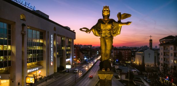 ETUDE: Sofia in blue hour